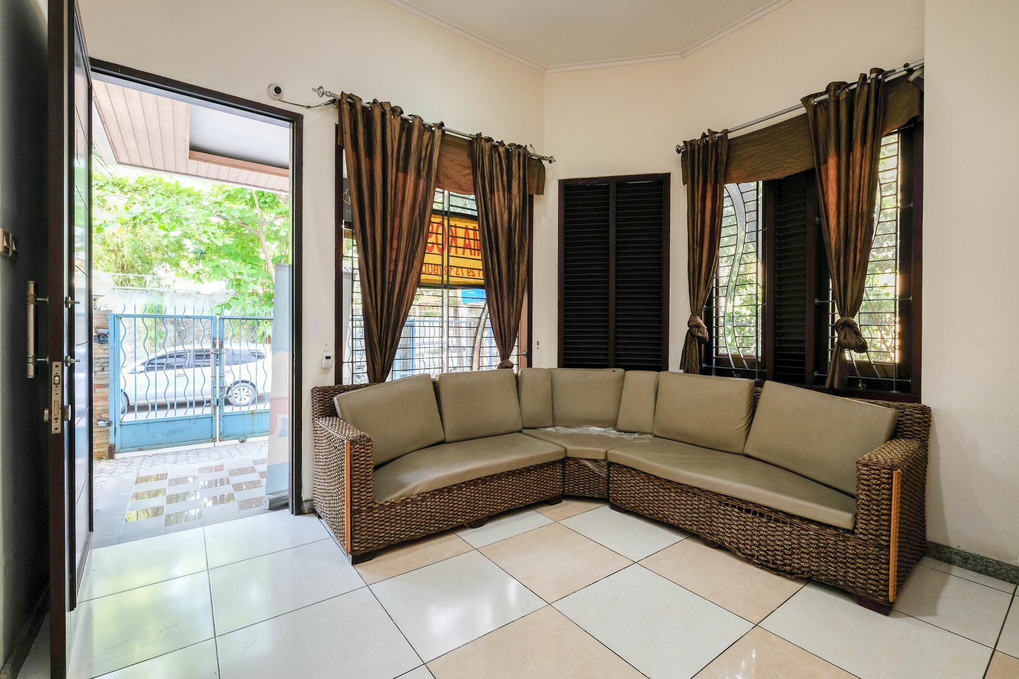 Reddoorz Plus Near Simpang Lima Семаранг Экстерьер фото